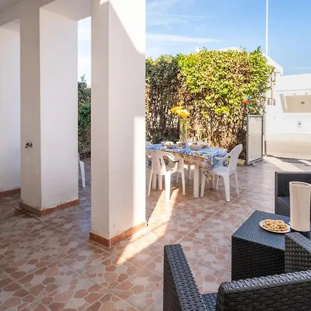Private With Wi-fi, Parking And Air Conditioning Holiday home *