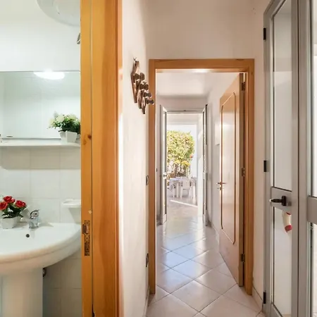Holiday home Private With Wi-fi, Parking And Air Conditioning *